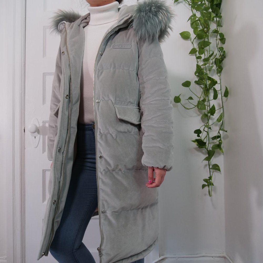 Long Super warm winter voat with beautiful faux fur collar